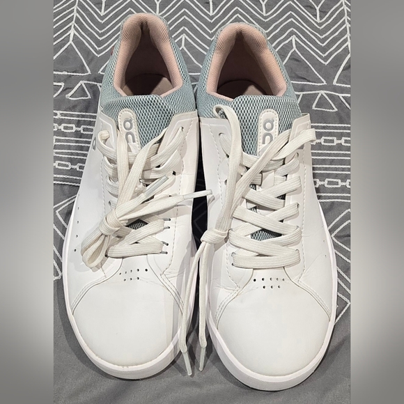 On Clouds Shoes - On Womens THE ROGER Advantage Shoes Size 8